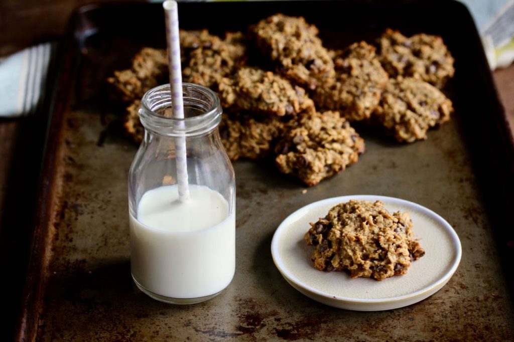 Banana Oat Breakfast Cookies - Find yourself running out the door with breakfast? Not anymore with these super easy, delicious and nourishing Banana Oat Breakfast cookies! @cookinRD | sarahaasrdn.com