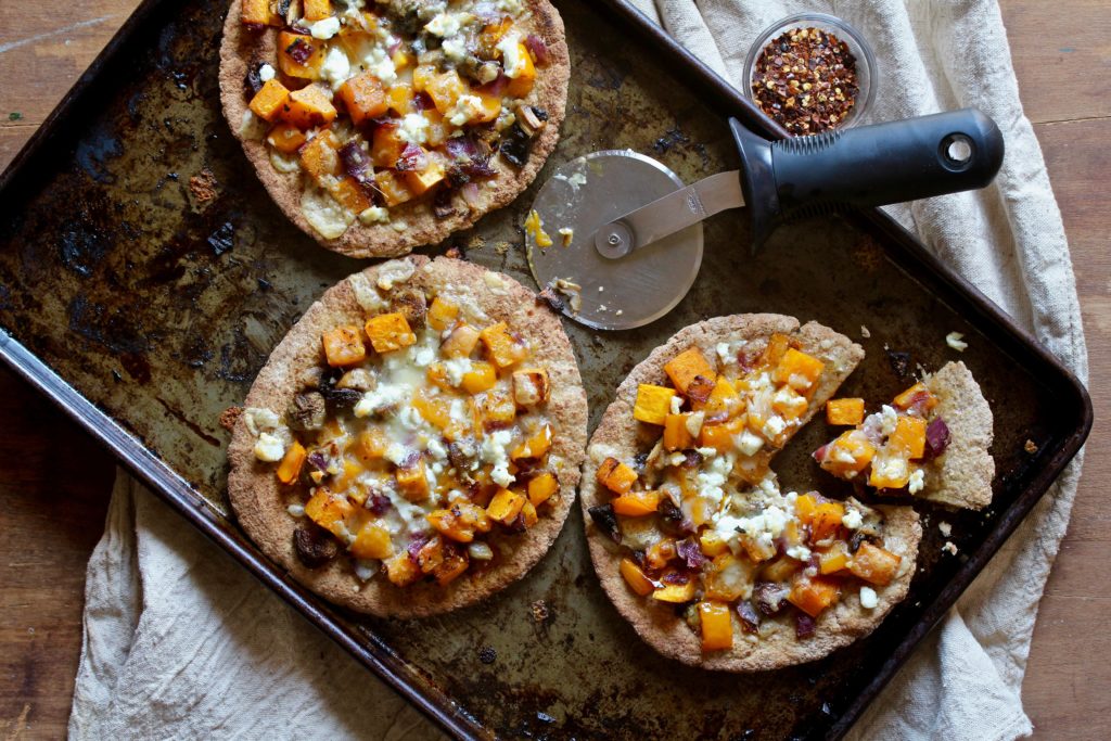 Sheet pan dinners make life easy! And when Roasted Vegetable Sheet Pan Pizzas are on the menu, you won’t find anyone complaining! @cookinRD | sarahaasrdn.com