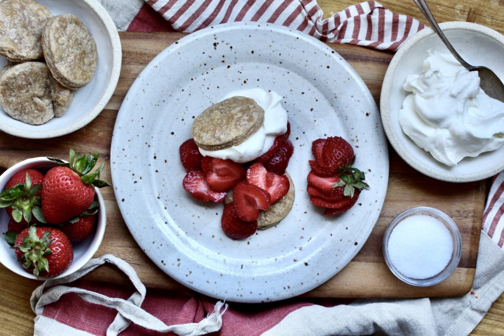 Easy Mini Strawberry Pies | @cookinRD