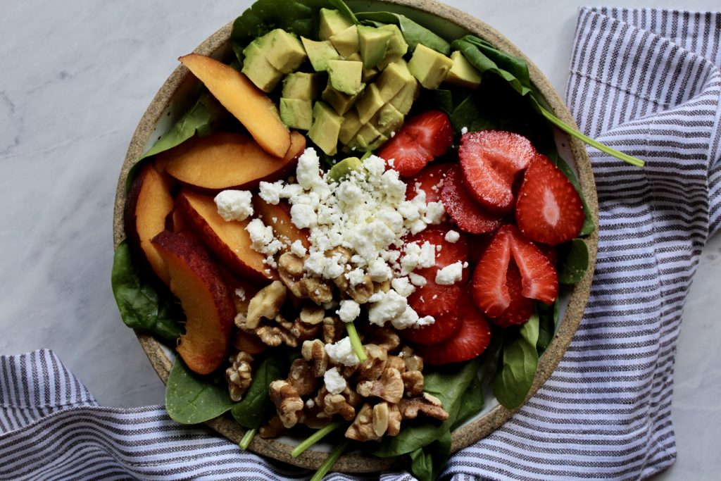 Strawberry Peach Spinach Salad | sarahaasrdn.com